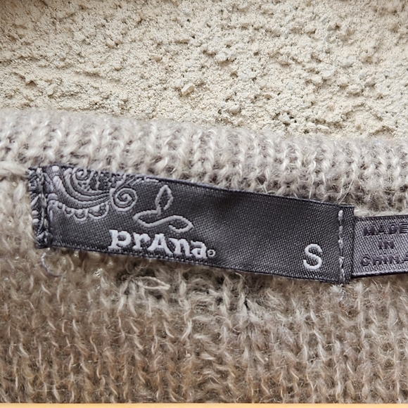 PRANA Womens Shelby Poncho Sweater Small Gray Wool Cable Knit Boho Fringe Top - Picture 3 of 10